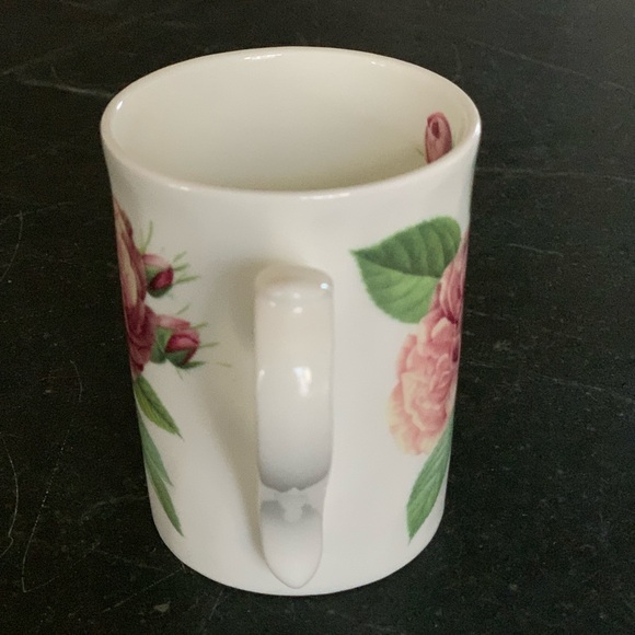ROY KIRKHAM | “The Rose Collection” Fine Bone China Floral Mug. 2006 - Picture 2 of 9